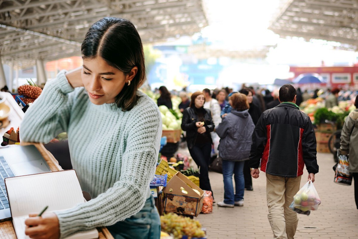 Falta gente para trabajar, pero sobran másteres. Las pymes miran cada vez más hacia la FP y el traspaso de negocios